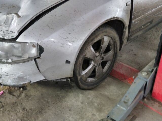 Серый Ауди А6, объемом двигателя 2.4 л и пробегом 360 тыс. км за 2500 $, фото 3 на Automoto.ua