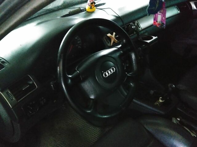 Серый Ауди А6, объемом двигателя 2.4 л и пробегом 360 тыс. км за 2500 $, фото 1 на Automoto.ua