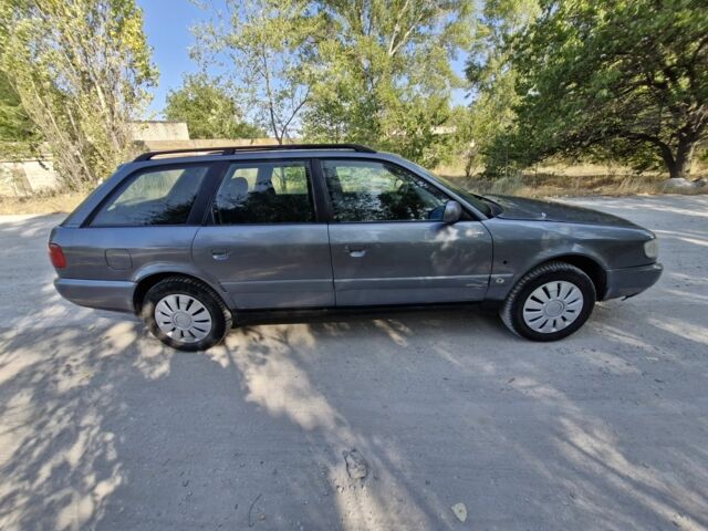 Серый Ауди А6, объемом двигателя 2 л и пробегом 200 тыс. км за 1400 $, фото 3 на Automoto.ua