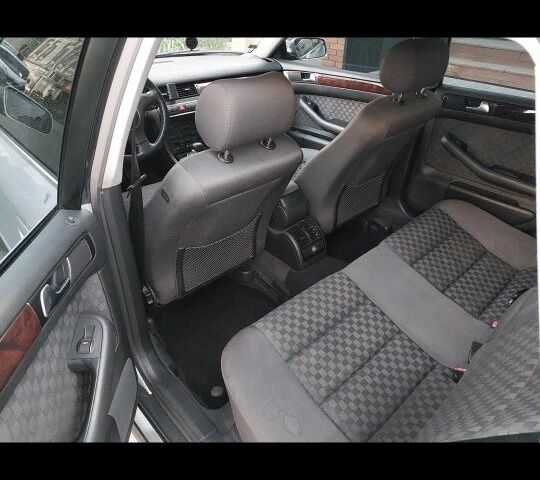 Серый Ауди А6, объемом двигателя 2.4 л и пробегом 260 тыс. км за 4500 $, фото 5 на Automoto.ua