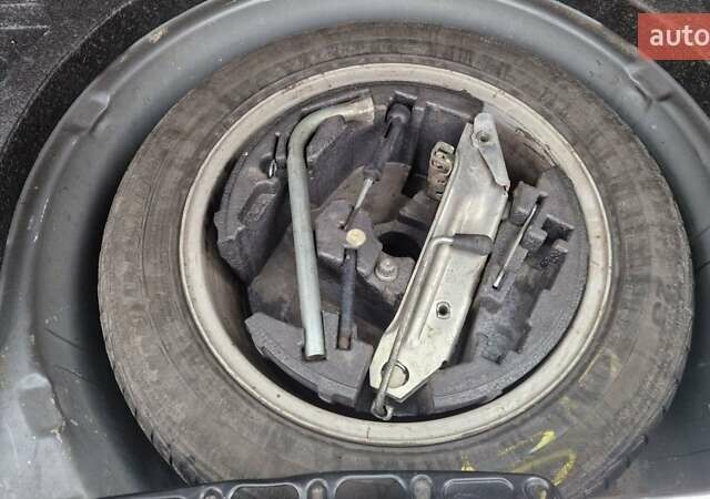 Сірий Ауді А6, об'ємом двигуна 1.9 л та пробігом 389 тис. км за 4400 $, фото 21 на Automoto.ua