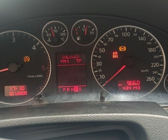 Серый Ауди А6, объемом двигателя 2.5 л и пробегом 450 тыс. км за 5000 $, фото 5 на Automoto.ua