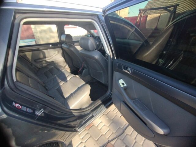 Ауди А6 2003 в Здолбунове на Automoto.ua Серый Ауди А6, объемом двигателя 2.5 л и пробегом 330 тыс. км за 4600 $, фото 1 на Automoto.ua