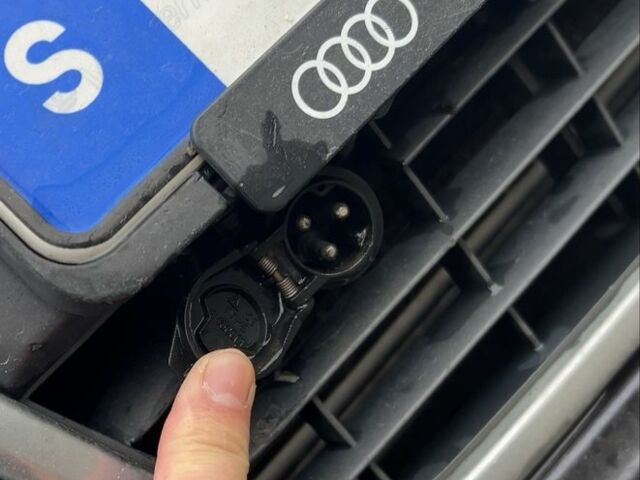 Сірий Ауді А6, об'ємом двигуна 2.4 л та пробігом 350 тис. км за 3367 $, фото 5 на Automoto.ua