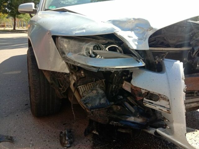 Серый Ауди А6, объемом двигателя 3 л и пробегом 400 тыс. км за 2700 $, фото 1 на Automoto.ua