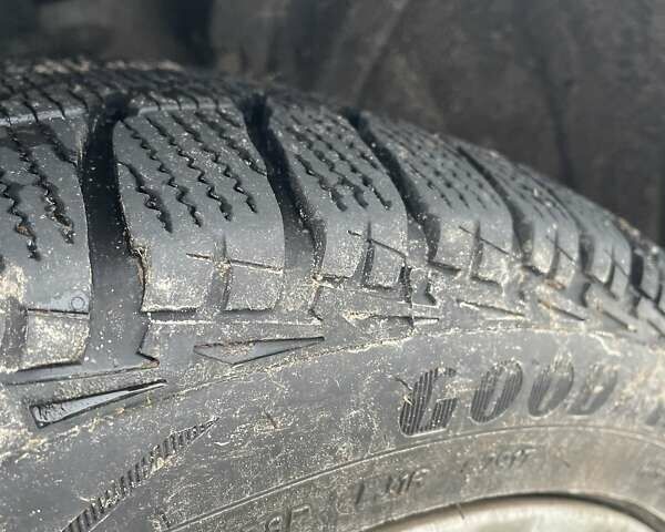 Серый Ауди А6, объемом двигателя 2.4 л и пробегом 319 тыс. км за 5000 $, фото 1 на Automoto.ua