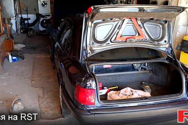 Синий Ауди А6, объемом двигателя 2.6 л и пробегом 333 тыс. км за 2400 $, фото 5 на Automoto.ua