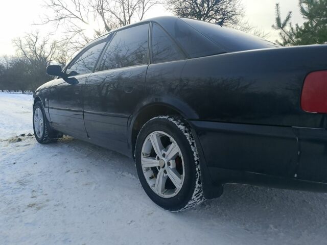 Синий Ауди А6, объемом двигателя 2.3 л и пробегом 345 тыс. км за 2850 $, фото 1 на Automoto.ua