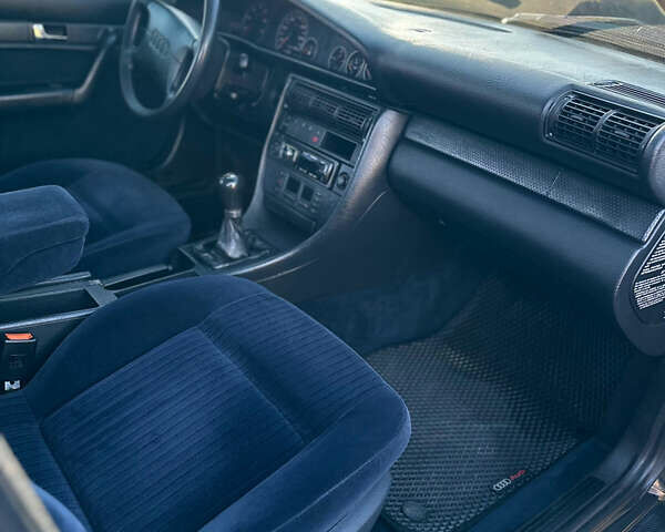 Синий Ауди А6, объемом двигателя 2.6 л и пробегом 290 тыс. км за 3700 $, фото 12 на Automoto.ua