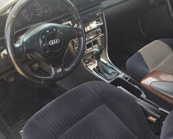 Синий Ауди А6, объемом двигателя 2.6 л и пробегом 330 тыс. км за 3350 $, фото 5 на Automoto.ua