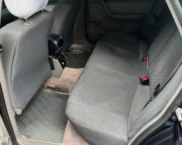 Синий Ауди А6, объемом двигателя 1.8 л и пробегом 375 тыс. км за 4500 $, фото 18 на Automoto.ua