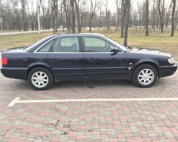 Синий Ауди А6, объемом двигателя 2.6 л и пробегом 300 тыс. км за 3200 $, фото 1 на Automoto.ua