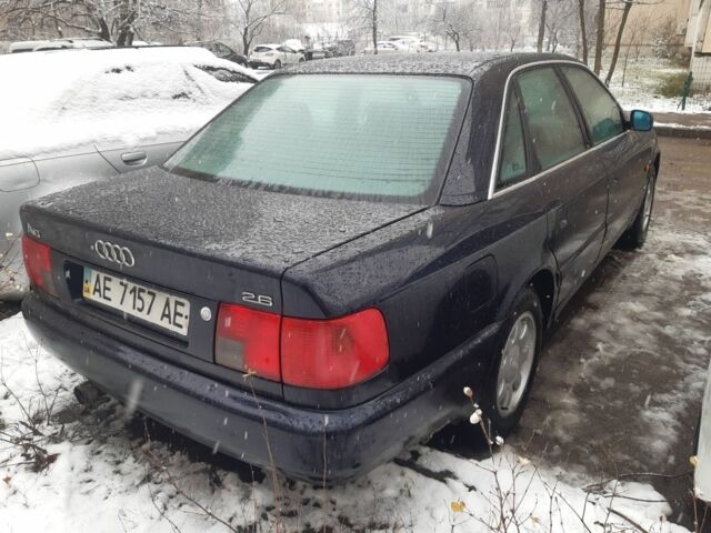 Синий Ауди А6, объемом двигателя 2.6 л и пробегом 349 тыс. км за 3500 $, фото 3 на Automoto.ua