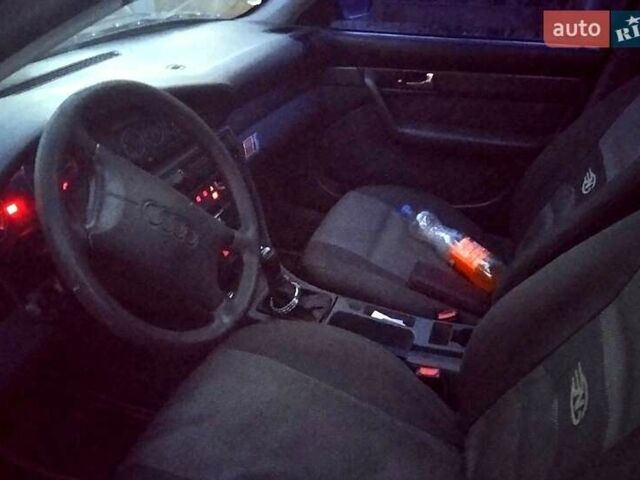 Синий Ауди А6, объемом двигателя 2.6 л и пробегом 300 тыс. км за 2900 $, фото 2 на Automoto.ua