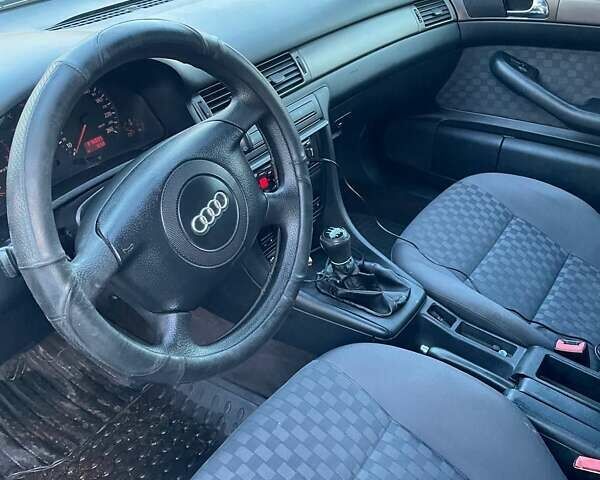 Синий Ауди А6, объемом двигателя 1.8 л и пробегом 316 тыс. км за 3950 $, фото 5 на Automoto.ua