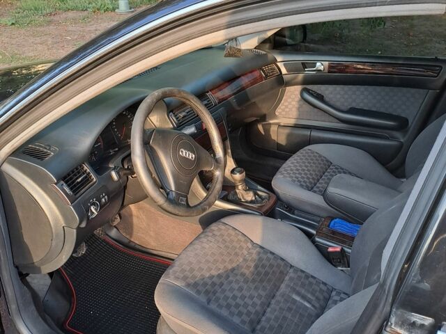 Синий Ауди А6, объемом двигателя 1.8 л и пробегом 250 тыс. км за 3600 $, фото 5 на Automoto.ua