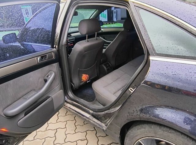 Синий Ауди А6, объемом двигателя 1.8 л и пробегом 300 тыс. км за 3500 $, фото 9 на Automoto.ua