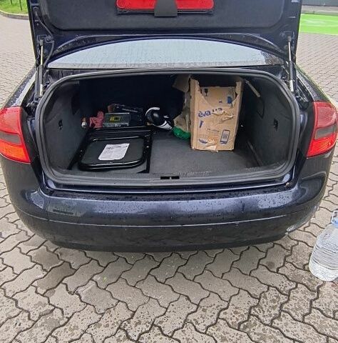 Синий Ауди А6, объемом двигателя 1.8 л и пробегом 300 тыс. км за 3500 $, фото 11 на Automoto.ua