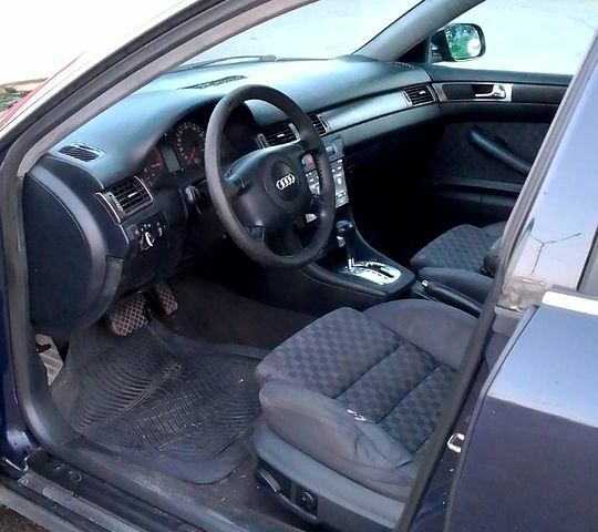 Синий Ауди А6, объемом двигателя 1.8 л и пробегом 462 тыс. км за 3500 $, фото 6 на Automoto.ua