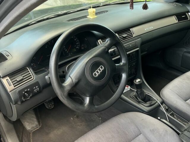 Синий Ауди А6, объемом двигателя 2.5 л и пробегом 280 тыс. км за 3000 $, фото 4 на Automoto.ua