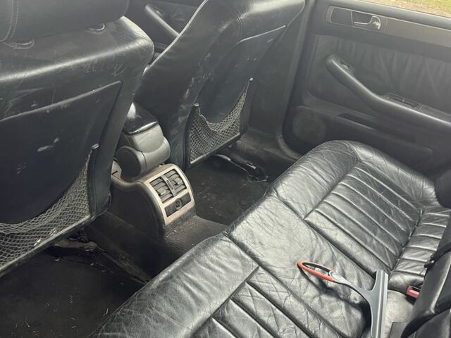 Синій Ауді А6, об'ємом двигуна 1.8 л та пробігом 300 тис. км за 1350 $, фото 8 на Automoto.ua