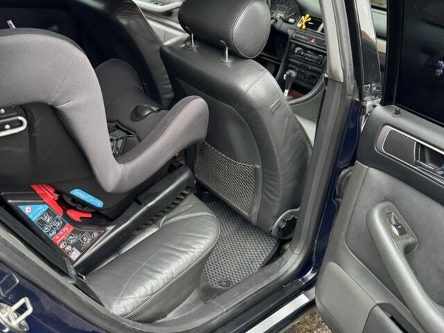 Синий Ауди А6, объемом двигателя 1.8 л и пробегом 370 тыс. км за 4800 $, фото 7 на Automoto.ua