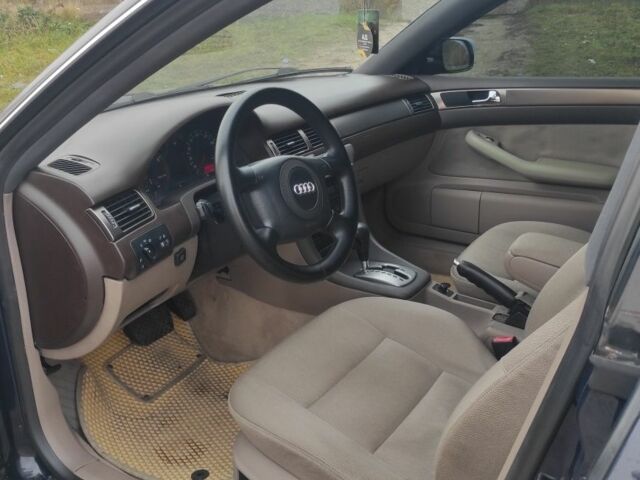 Синий Ауди А6, объемом двигателя 1.8 л и пробегом 300 тыс. км за 4600 $, фото 9 на Automoto.ua