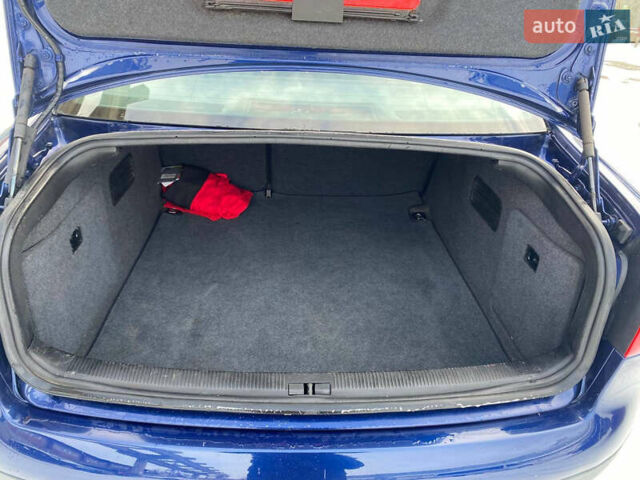 Синій Ауді А6, об'ємом двигуна 1.8 л та пробігом 375 тис. км за 4100 $, фото 10 на Automoto.ua