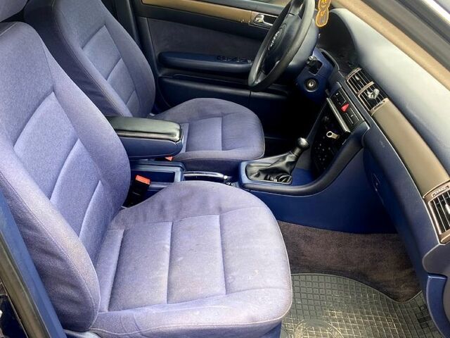 Синій Ауді А6, об'ємом двигуна 1.8 л та пробігом 277 тис. км за 4200 $, фото 4 на Automoto.ua