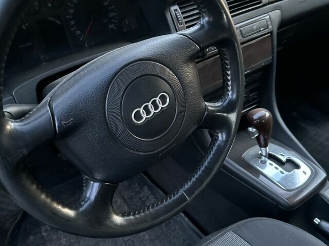 Синий Ауди А6, объемом двигателя 2.4 л и пробегом 185 тыс. км за 2376 $, фото 8 на Automoto.ua