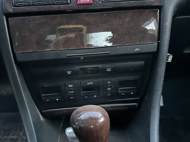 Синий Ауди А6, объемом двигателя 2.4 л и пробегом 185 тыс. км за 2376 $, фото 11 на Automoto.ua