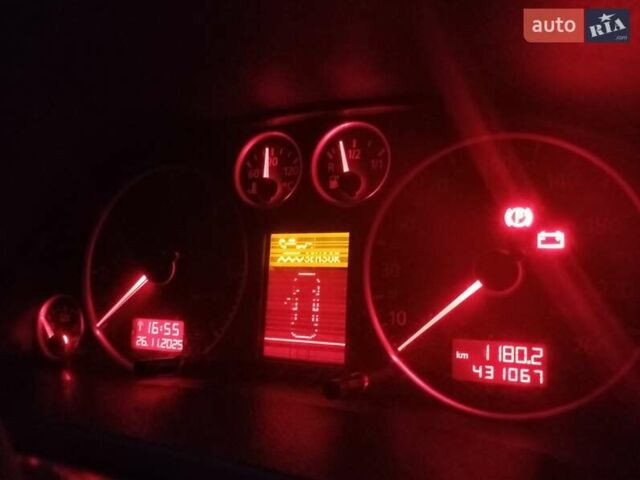 Синий Ауди А6, объемом двигателя 2.5 л и пробегом 430 тыс. км за 3000 $, фото 9 на Automoto.ua