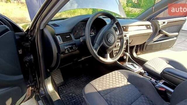 Синий Ауди А6, объемом двигателя 2.4 л и пробегом 317 тыс. км за 4500 $, фото 5 на Automoto.ua