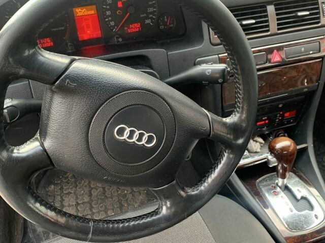 Синий Ауди А6, объемом двигателя 2.4 л и пробегом 185 тыс. км за 2376 $, фото 6 на Automoto.ua