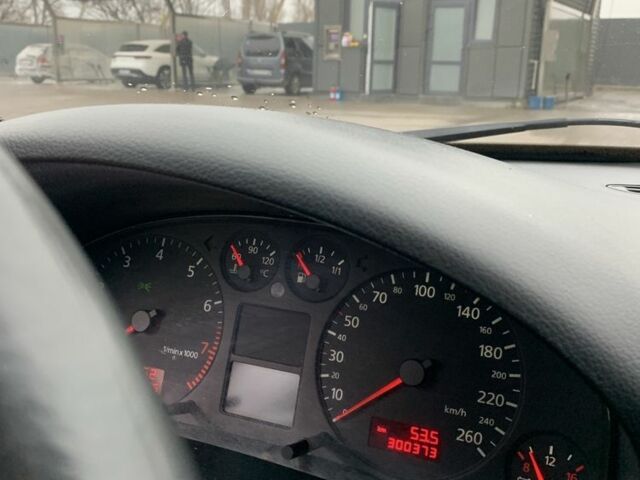 Синій Ауді А6, об'ємом двигуна 2.4 л та пробігом 300 тис. км за 4450 $, фото 7 на Automoto.ua