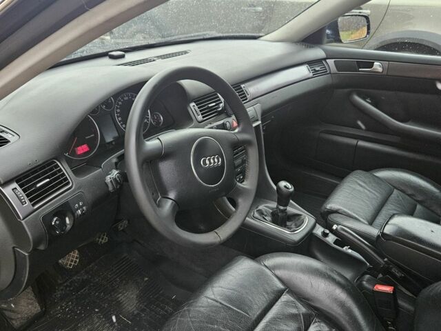 Синий Ауди А6, объемом двигателя 2 л и пробегом 455 тыс. км за 3200 $, фото 4 на Automoto.ua