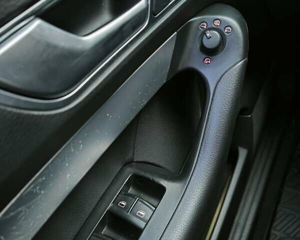 Синій Ауді А6, об'ємом двигуна 3.12 л та пробігом 175 тис. км за 5500 $, фото 30 на Automoto.ua