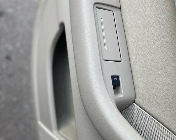 Синий Ауди А6, объемом двигателя 3.2 л и пробегом 330 тыс. км за 6999 $, фото 12 на Automoto.ua