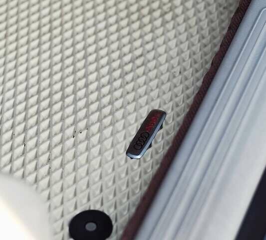 Синий Ауди А6, объемом двигателя 2 л и пробегом 325 тыс. км за 8950 $, фото 46 на Automoto.ua