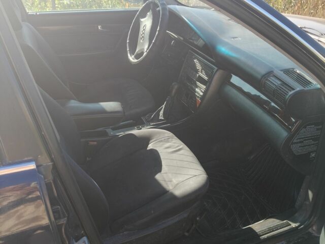 Синий Ауди А6, объемом двигателя 2.4 л и пробегом 250 тыс. км за 1250 $, фото 3 на Automoto.ua