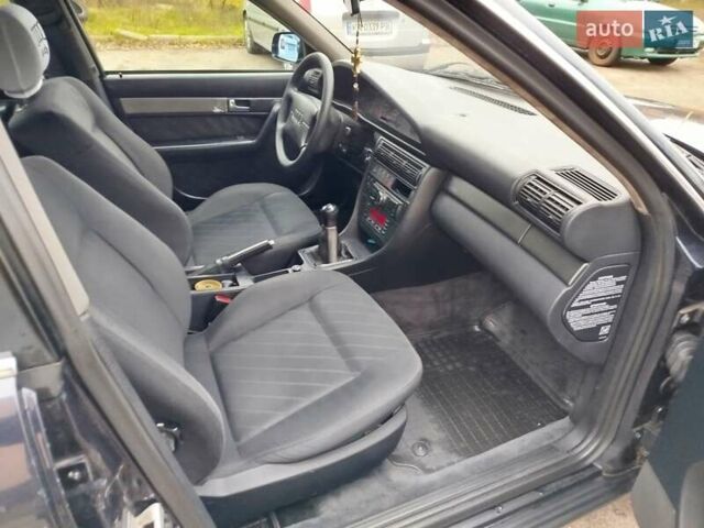 Синий Ауди А6, объемом двигателя 2.46 л и пробегом 491 тыс. км за 3800 $, фото 10 на Automoto.ua