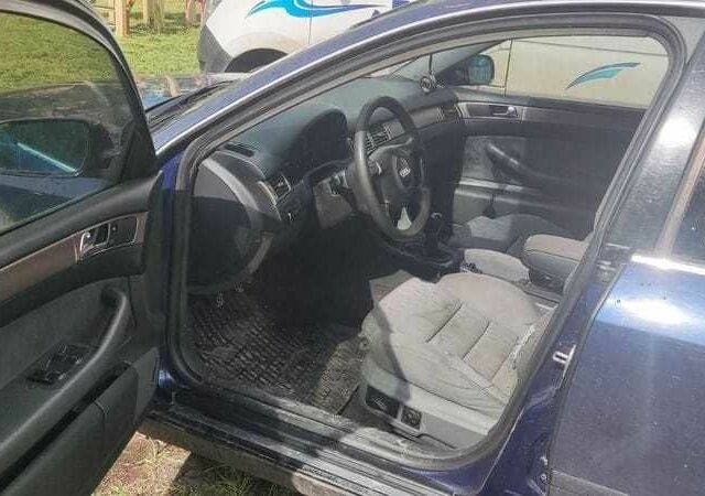 Синий Ауди А6, объемом двигателя 2.5 л и пробегом 300 тыс. км за 3000 $, фото 4 на Automoto.ua