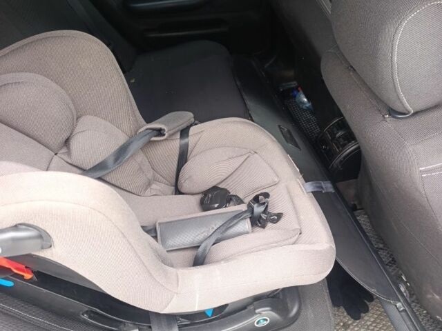 Синій Ауді А6, об'ємом двигуна 1.8 л та пробігом 466 тис. км за 4500 $, фото 4 на Automoto.ua