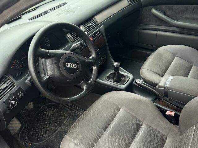 Синий Ауди А6, объемом двигателя 1.9 л и пробегом 258 тыс. км за 1800 $, фото 4 на Automoto.ua