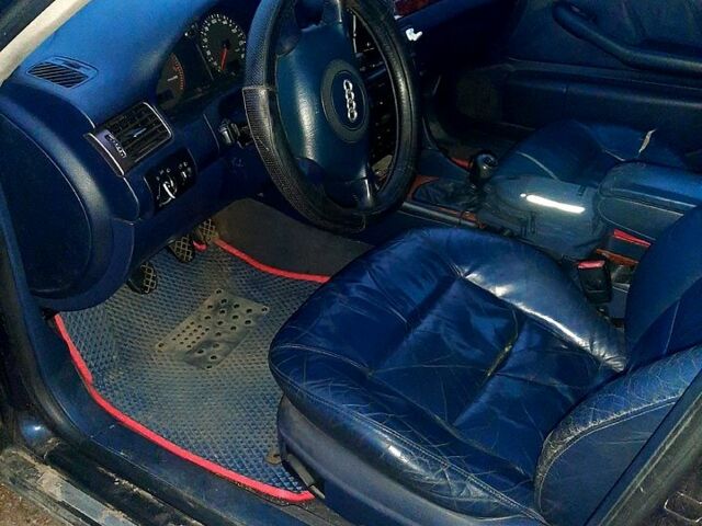 Синий Ауди А6, объемом двигателя 2.5 л и пробегом 400 тыс. км за 4500 $, фото 5 на Automoto.ua