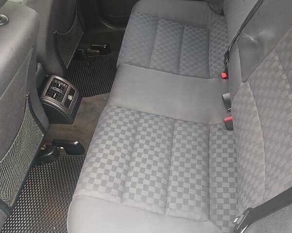 Синий Ауди А6, объемом двигателя 2.4 л и пробегом 416 тыс. км за 4500 $, фото 5 на Automoto.ua