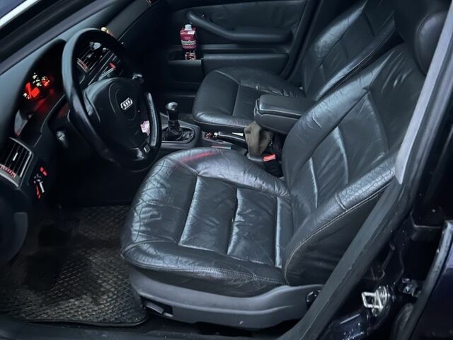 Синий Ауди А6, объемом двигателя 2.5 л и пробегом 281 тыс. км за 4500 $, фото 4 на Automoto.ua