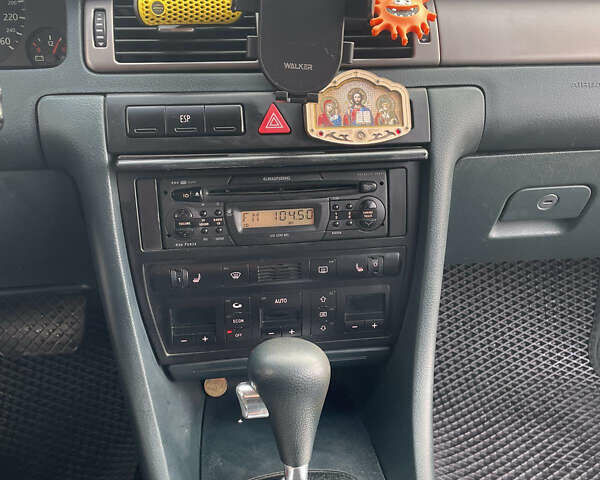 Синий Ауди А6, объемом двигателя 2.5 л и пробегом 275 тыс. км за 3850 $, фото 8 на Automoto.ua