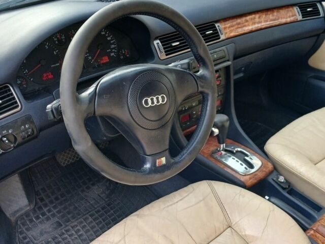 Синий Ауди А6, объемом двигателя 2.4 л и пробегом 250 тыс. км за 3900 $, фото 5 на Automoto.ua