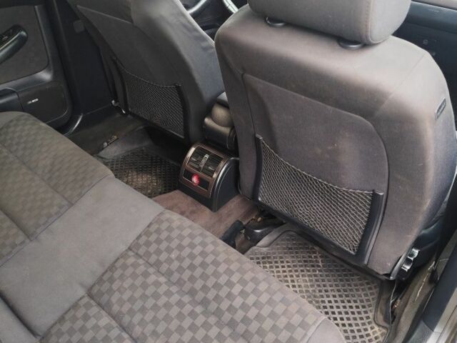 Синій Ауді А6, об'ємом двигуна 2 л та пробігом 38 тис. км за 1950 $, фото 4 на Automoto.ua